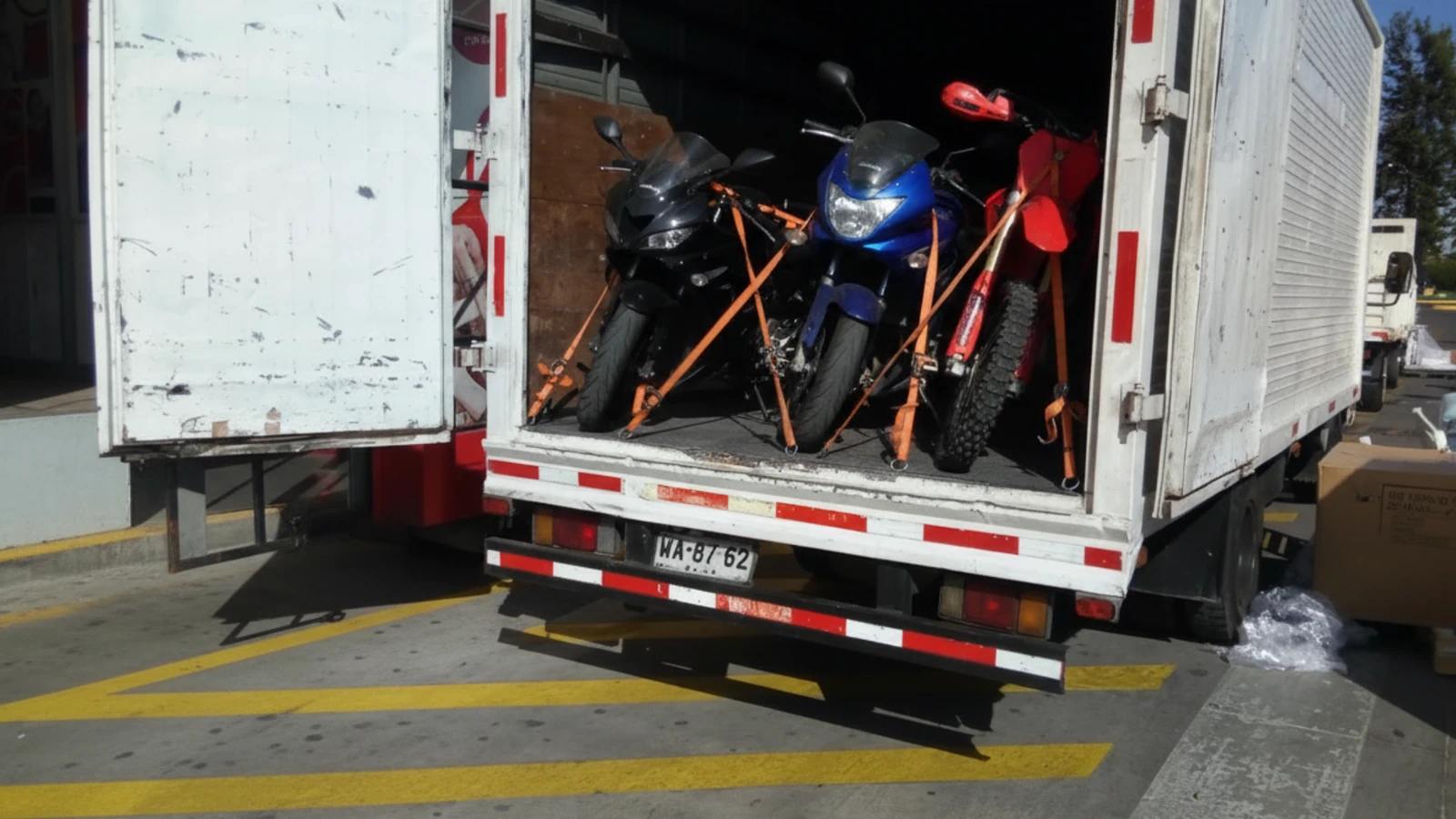 traslado de motos en camion cerrado de ecomovers